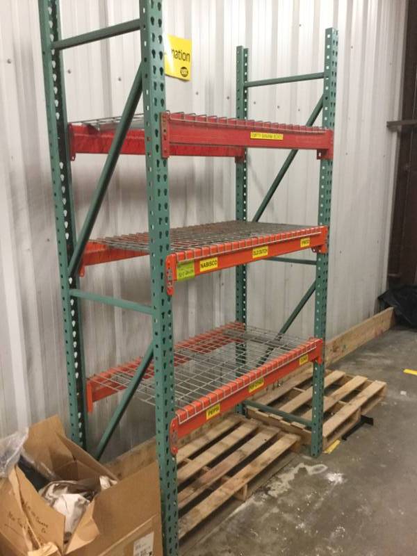 lot 383 image: Pallet rack