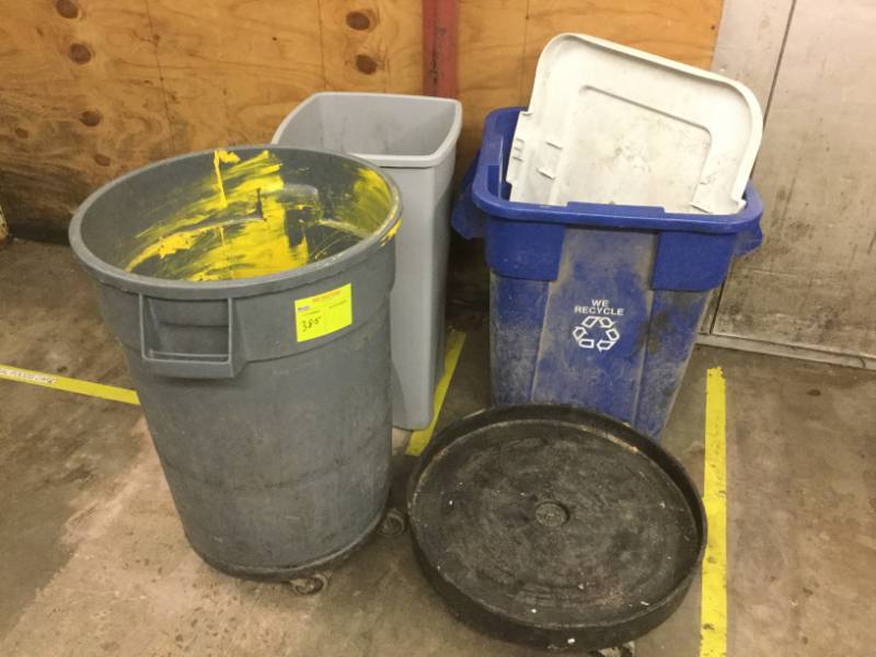 lot 385 image: Garbage Containers