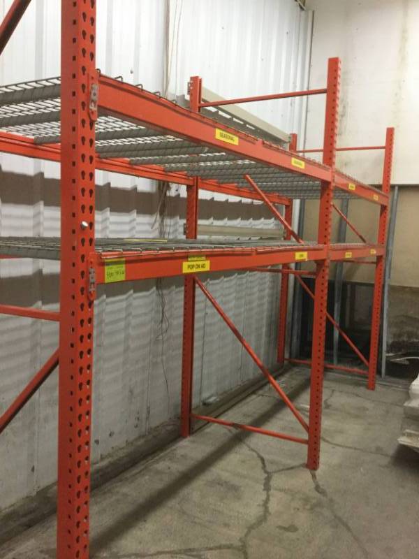 lot 400 image: Pallet Racking