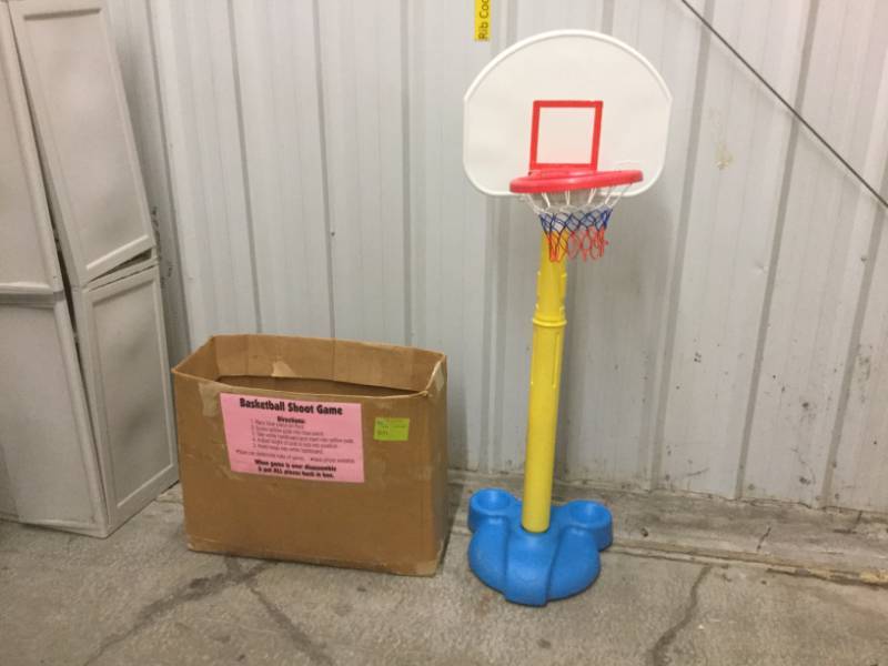 lot 401 image: Basketball Hoop