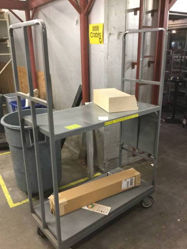 lot 402 image: Stocking Cart