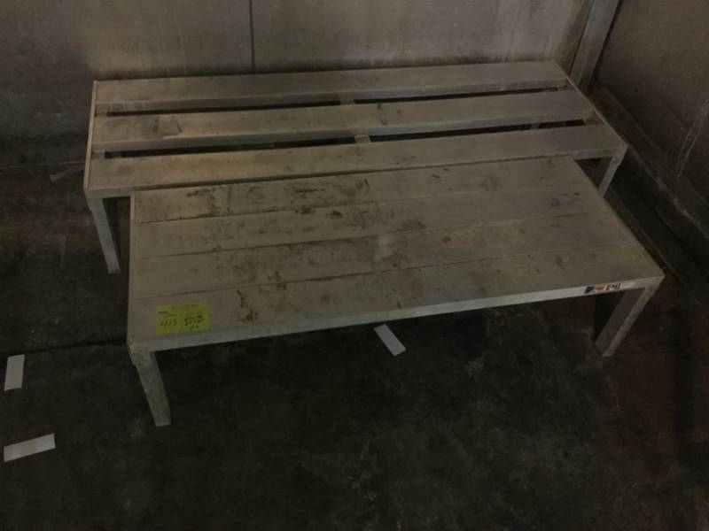 lot 413 image: Aluminum Dunnage racks