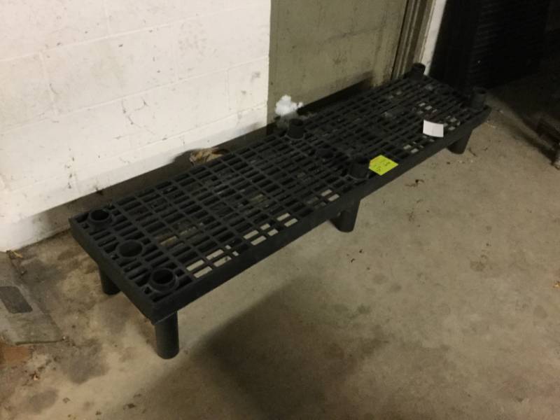 lot 429 image: Dunnage Rack