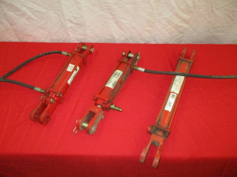lot 2 image: 3 Universal Hydraulic Cyclinders for inplimemnts