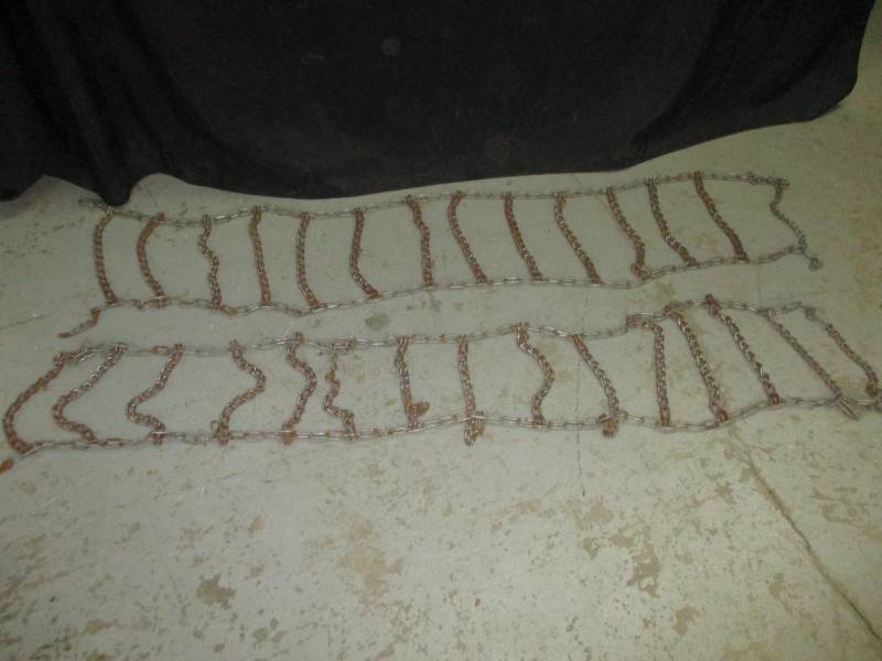 lot 7 image: Tire Chains