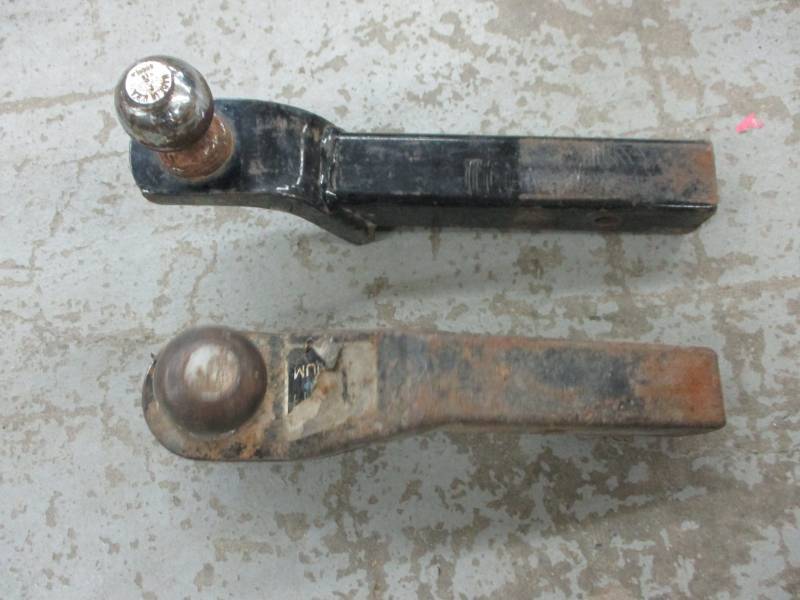 lot 10 image: 2 Receiver Hitches 2 and 2 516