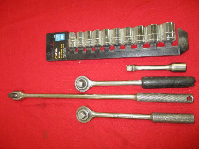 lot 12 image: Metric Socket Set with Rachets, breaker bar and more