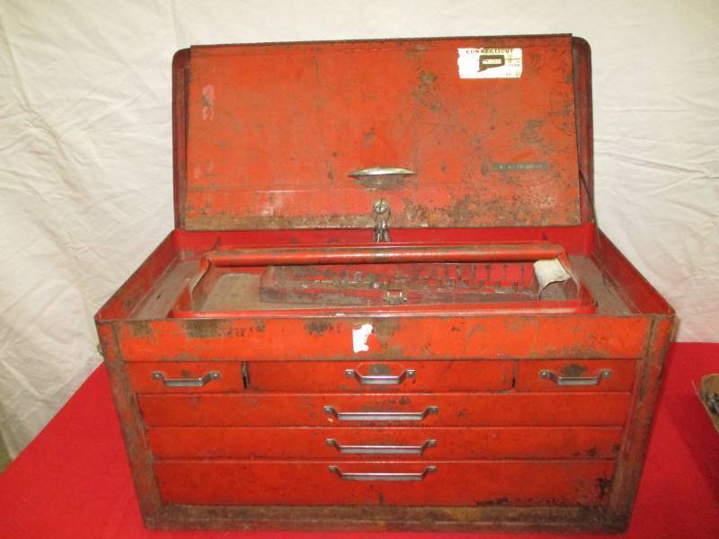 lot 14 image: Nice Toolbox with lots of drawer and it folds down and locks