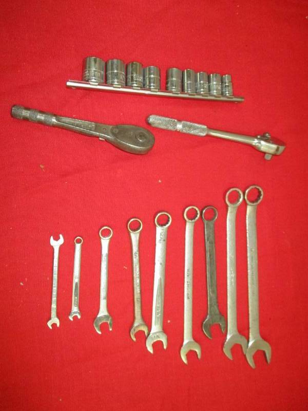 lot 19 image: Wrench set 516-34, and metric socket set 10mm-19mm