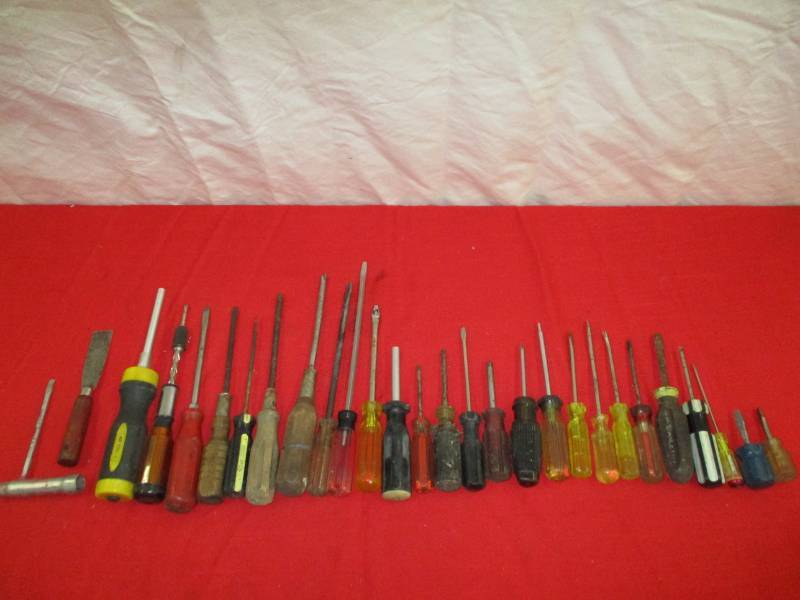 lot 21 image: Misc Screwdrivers Standard and Phillips