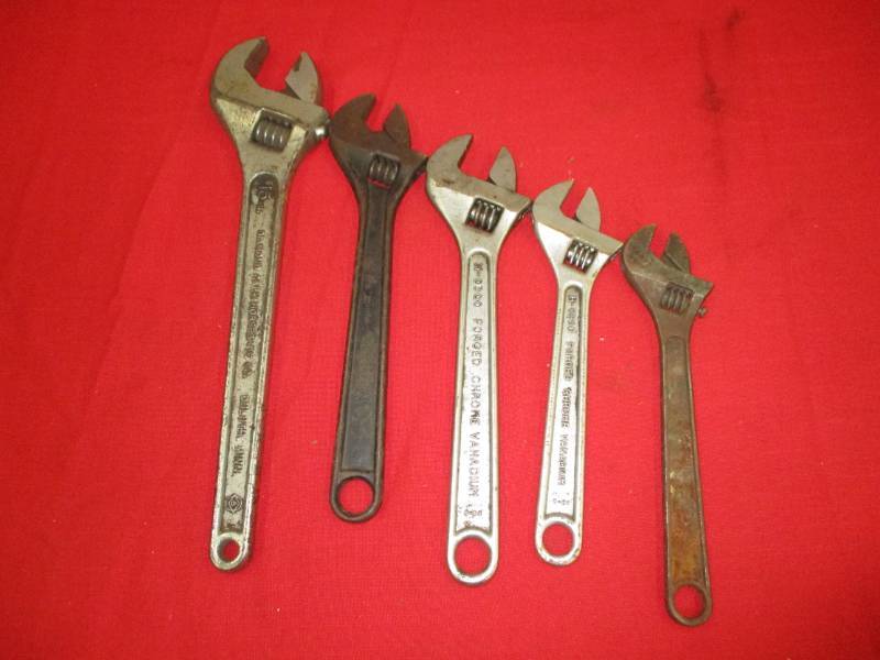 lot 25 image: 10-15 Crescent Wrenches