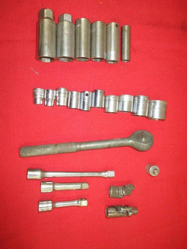 lot 33 image: Small 38 Socket set 38in-78in wlarge plug socket