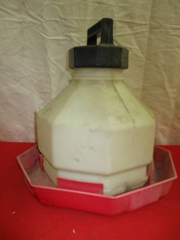 lot 40 image: Chicken Waterer
