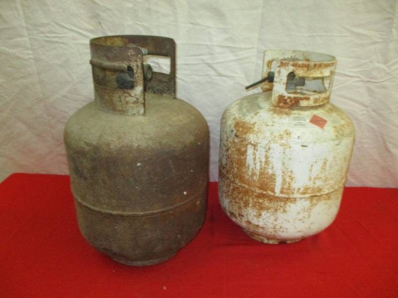 lot 41 image: Propane Tanks ones full