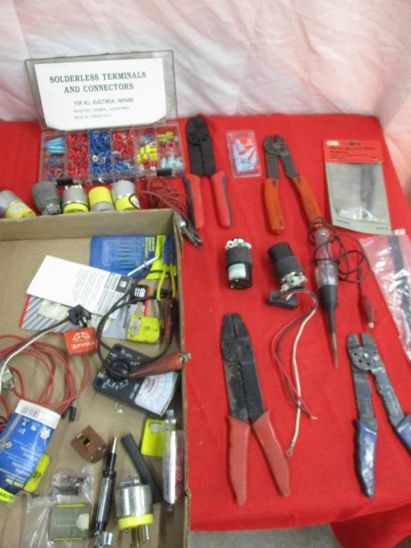 lot 68 image: Electrical items