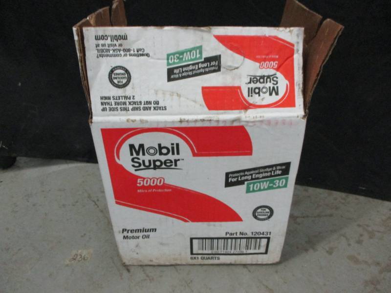 lot 79 image: 6 Qts Mobil super 10w30