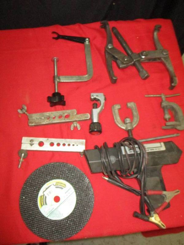 lot 117 image: Pulley Puller, Flaring tool and timing light