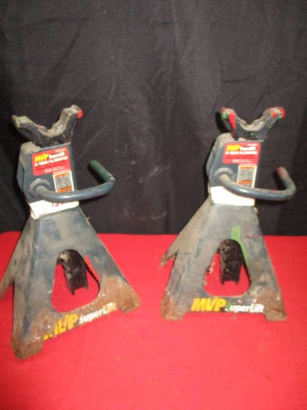 lot 125 image: Jack Stands