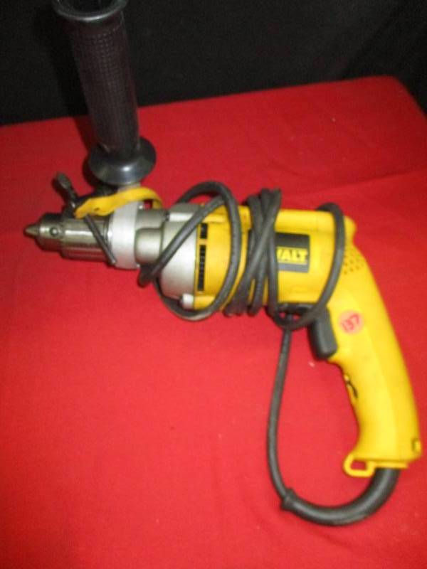 lot 137 image: 12 Dewalt Corded Drill