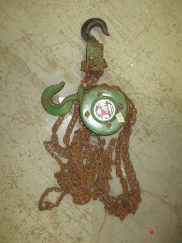 lot 160 image: Chains Pulley