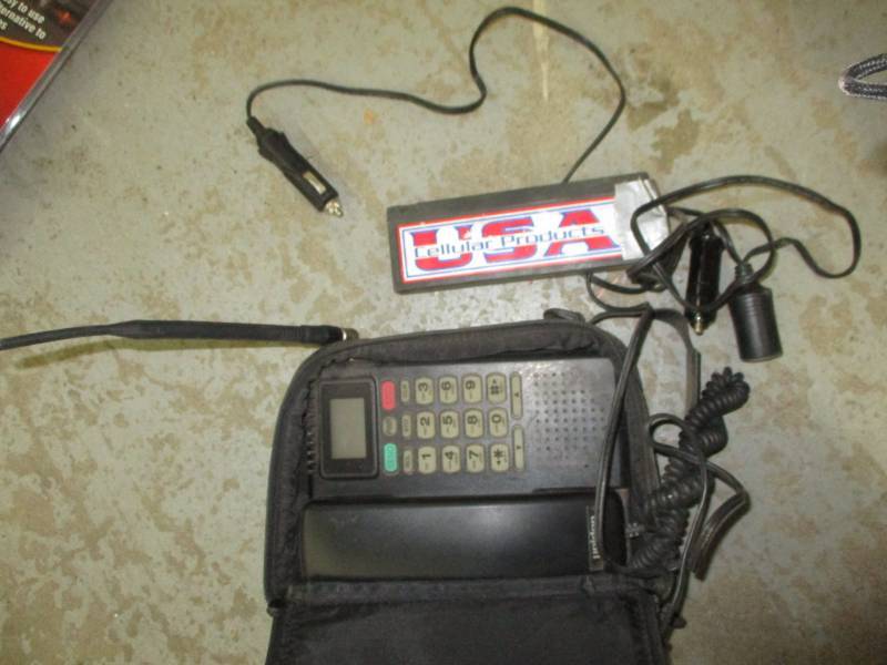 lot 177 image: Car Bag Phone