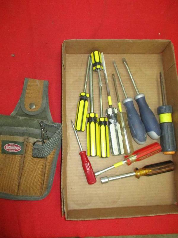 lot 183 image: Screw Drivers, Tool Belt