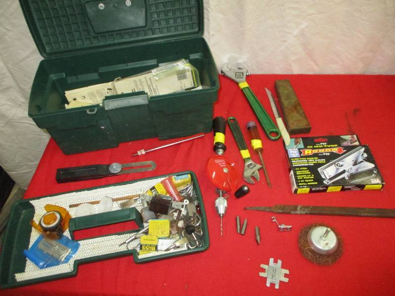 lot 190 image: Misc Tools in Tool Box