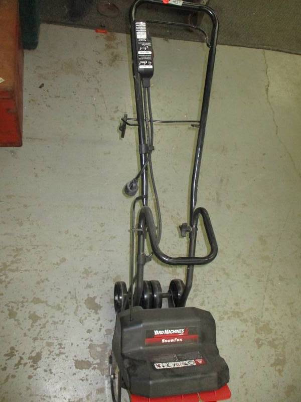 lot 192 image: Electric Snow Blower