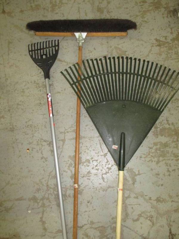 lot 196 image: Rakes, Push Broom