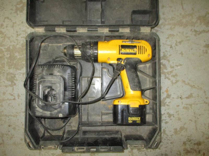 lot 198 image: Dewalt Cordless Drill with Charger