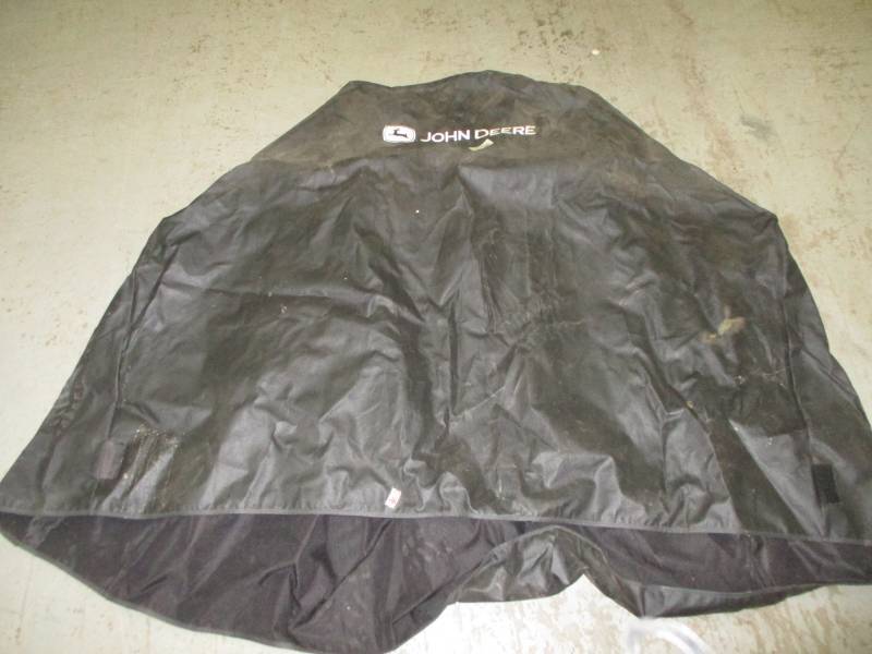 lot 200 image: John Deere Grill Cover