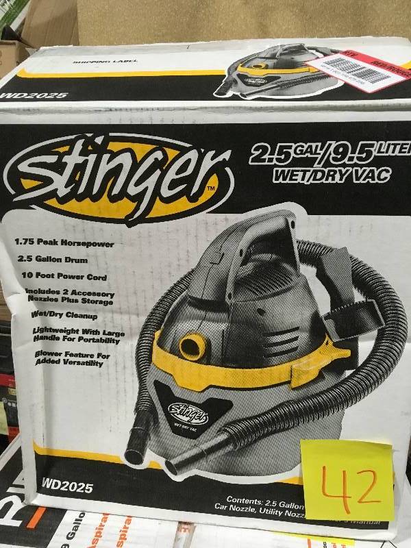 lot 42 image: Stinger 2.5 Gal. 1.75-Peak HP Compact Wet Dry Vac in good condition