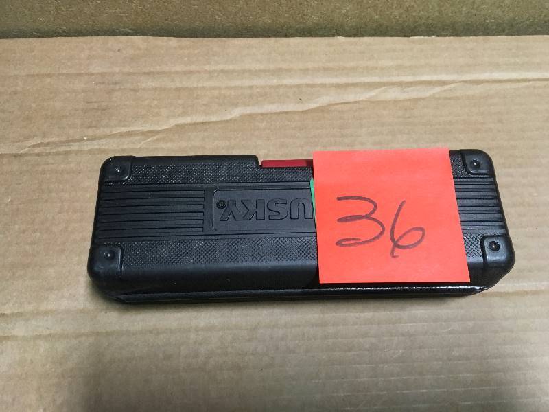 Husky 14 in. Hex Inch Torque Screw Driver   in like new condition
