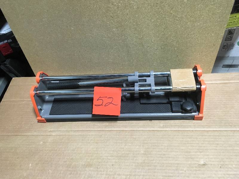 HDX 14 in. Rip Ceramic Tile Cutter  in like new condition