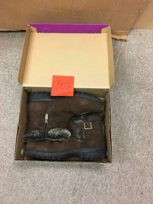 Khombu Womens Lindsey All-Weather Suede Boots, Brown, 10