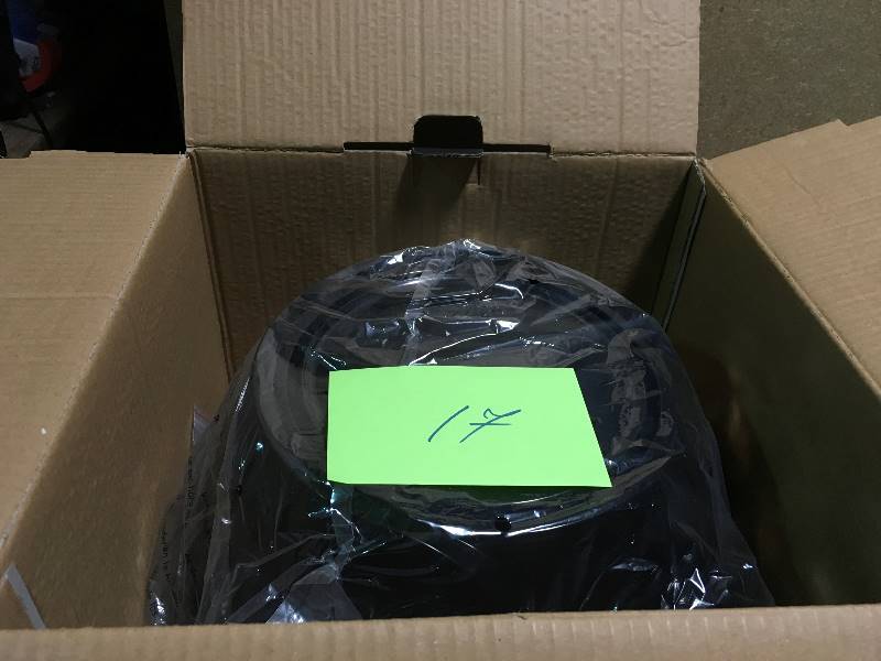 lot 17 image: modernhome Premium Digital Air Fryer (5.8 Qt.1700-Watt) in like new condition