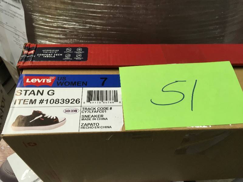 lot 51 image: Levis Slip-on Dark Denim Sneaker Stan G - 7 not used