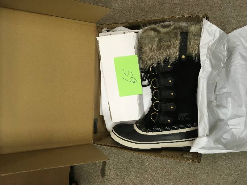 lot 65 image: Sorel Womens Joan Of Arctic SIZE 10 not used
