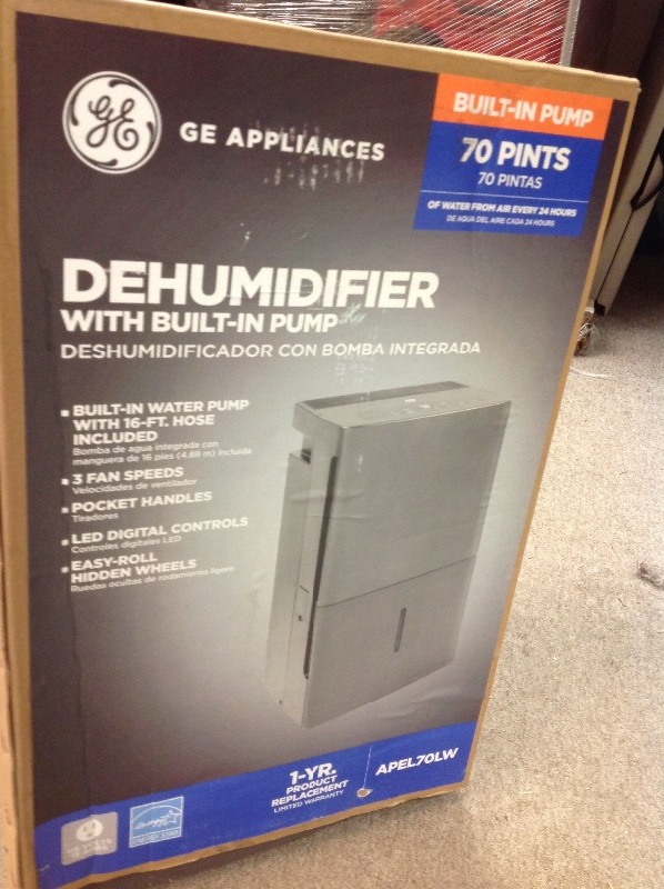 lot 102 image: GE APEL70LW 690W Dehumidifier with Built-in Pump in working conditions