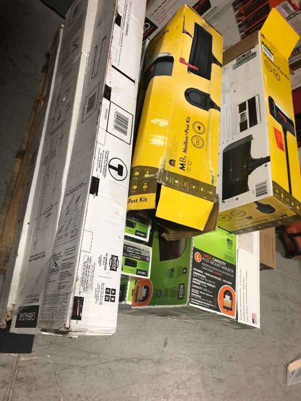 lot 118 image: Lot of assorted mailboxes must in like new condition some may have missing pcs