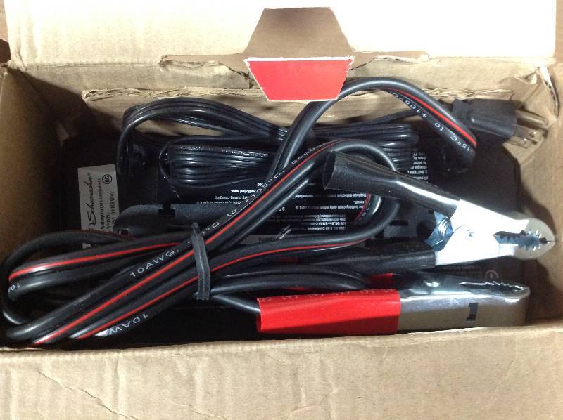 lot 15 image: Schumacher Battery Extender 12-Volt, 80 Amp Engine Start, 20 Amp in like new condition ChargerMaintainer