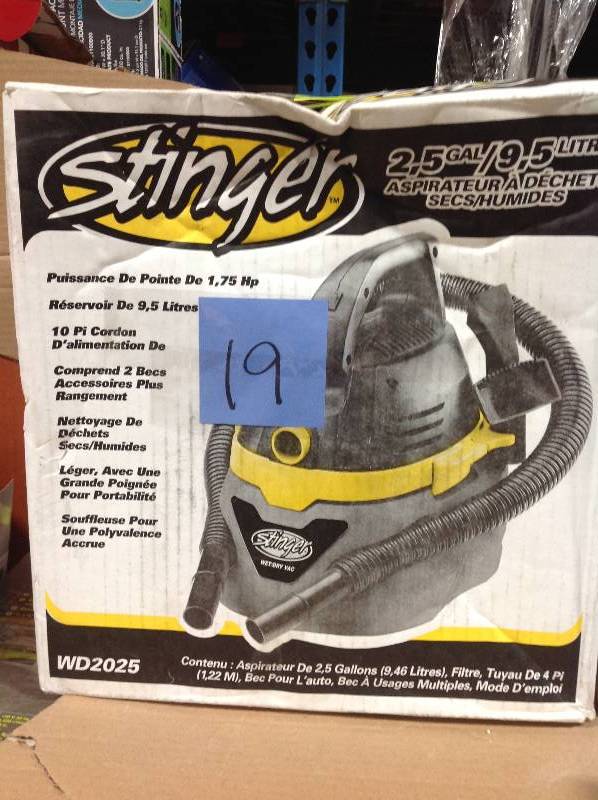 lot 19 image: Stinger 2.5 Gal. 1.75-Peak HP Compact Wet Dry Vac USED in good condition