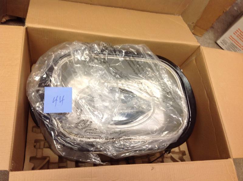 lot 44 image: Oster 20 Quart Roaster Oven - Stainless Steel and Self-Basting Lid USED in very good condition