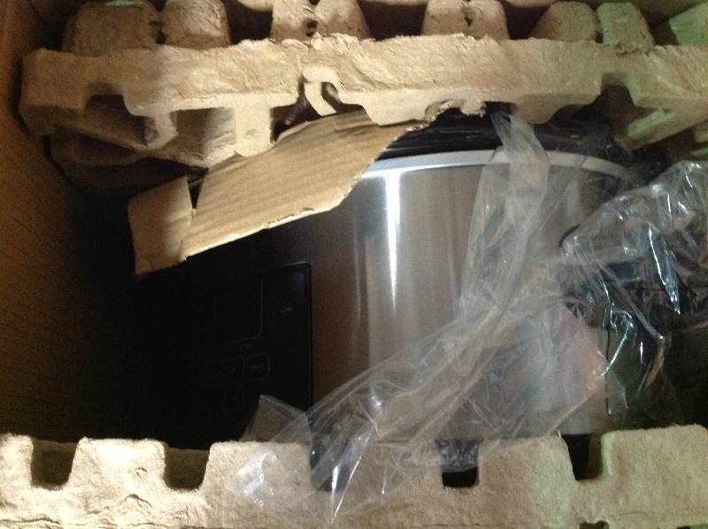 lot 61 image: Crock-Pot 6-Quart Cook and Carry Slow Cooker  in like new condition