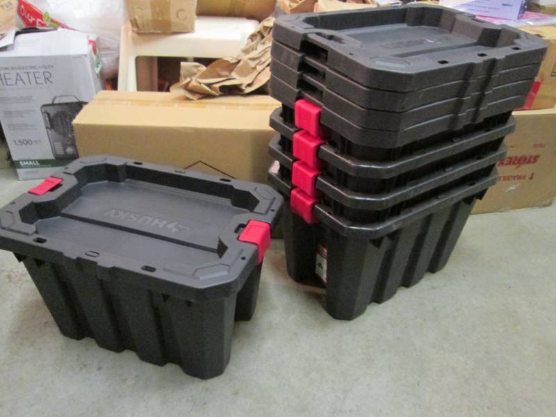 lot 14 image: Lot of 5 Husky 5 Gallon Latch and S...