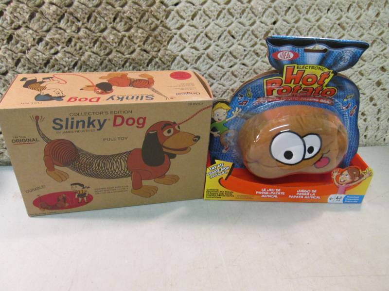 lot 40 image: Collectors Edition Slinky Dog and H...