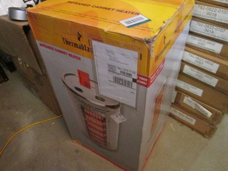 lot 52 image: Thermablaster 32,000 BTU Stainless ...
