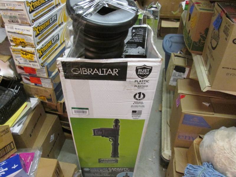 lot 54 image: Gibraltar Mailboxes Stratford Decor...