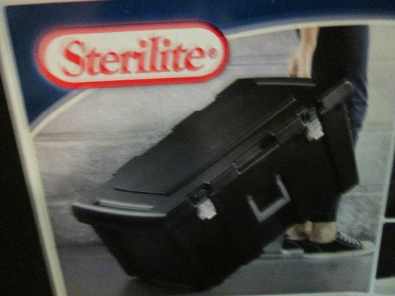 lot 108 image: Sterilite 92 quart Footlocker Stora...