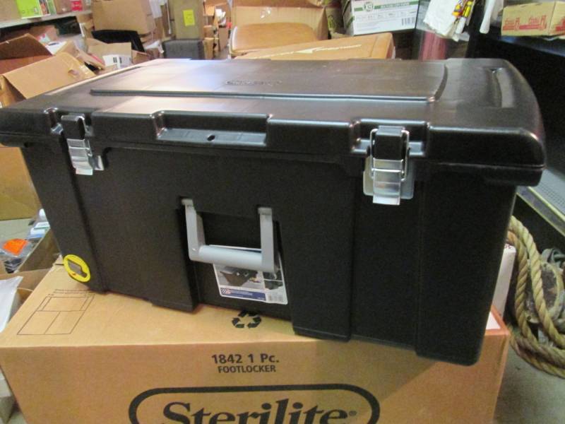 lot 109 image: Sterilite 92 quart Footlocker Stora...